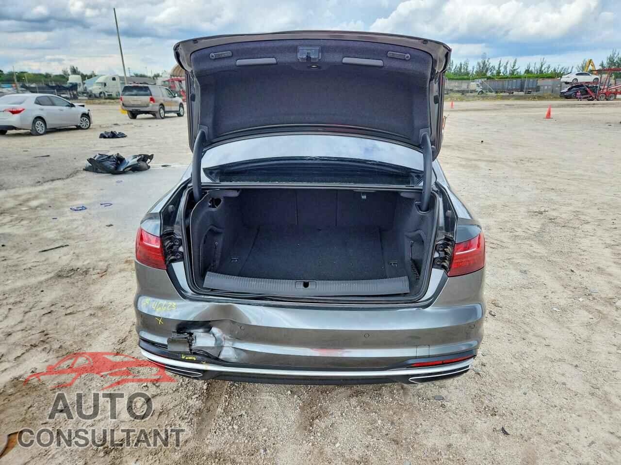 AUDI A4 2021 - WAUDAAF44MA040464