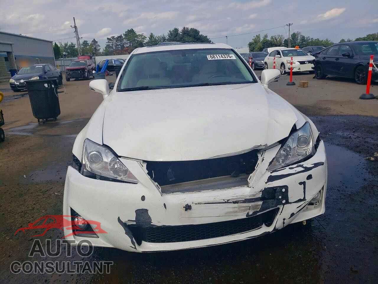 LEXUS IS 2011 - JTHCF5C27B5046743