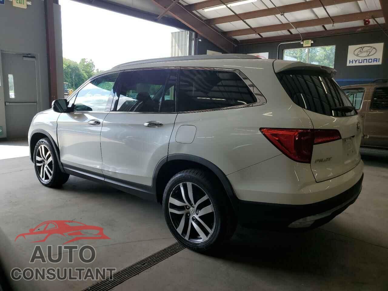 HONDA PILOT 2017 - 5FNYF6H9XHB085904
