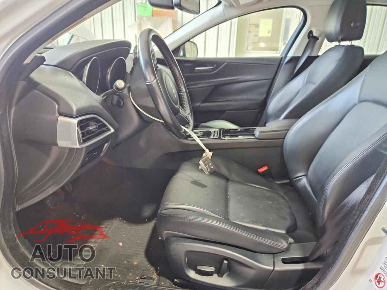 JAGUAR XE 2017 - SAJAJ4BV5HA975733