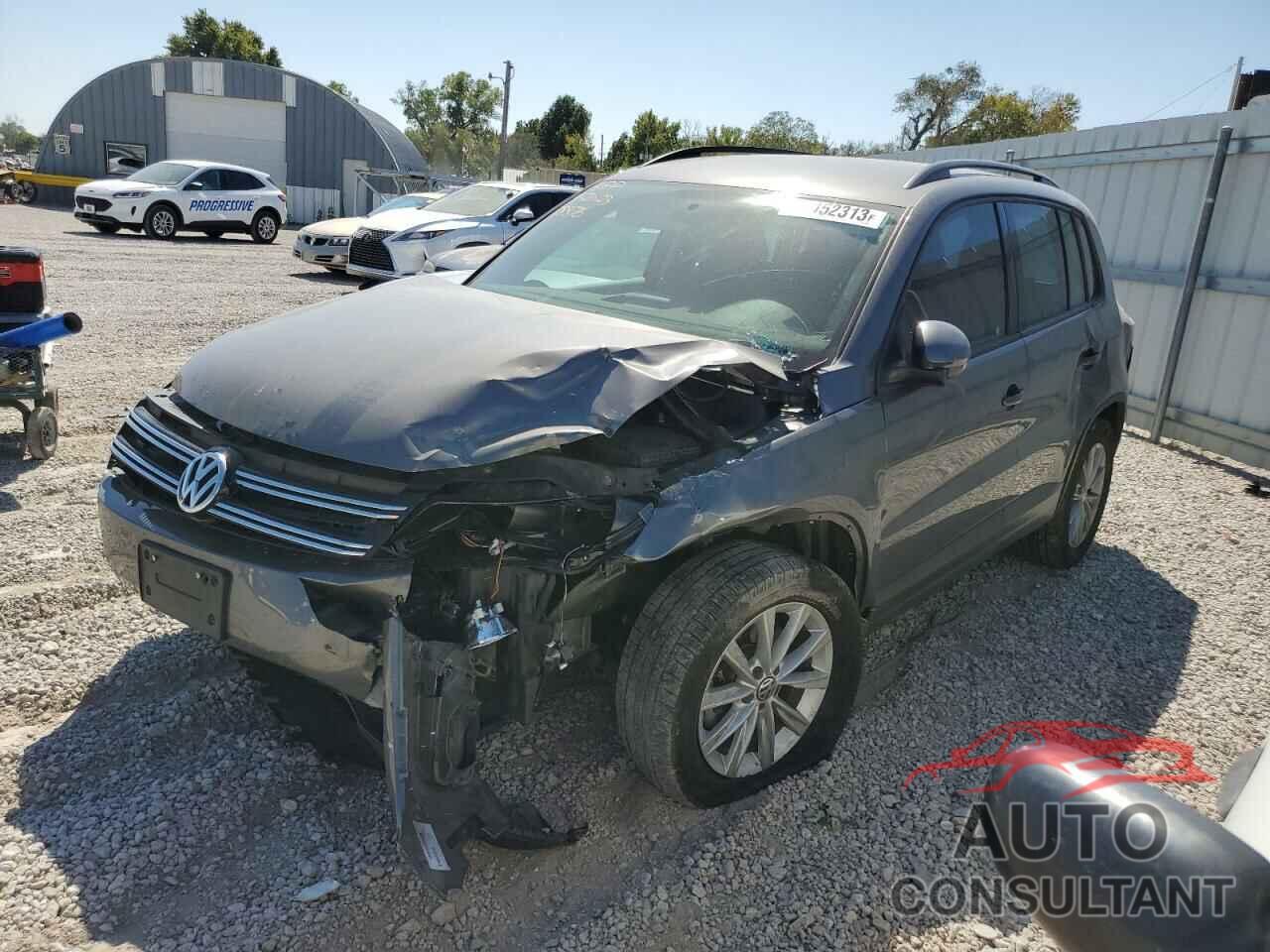 VOLKSWAGEN TIGUAN 2017 - WVGBV7AX0HK049130