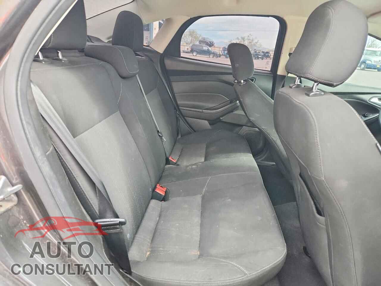 FORD FOCUS 2017 - 1FADP3F28HL204603