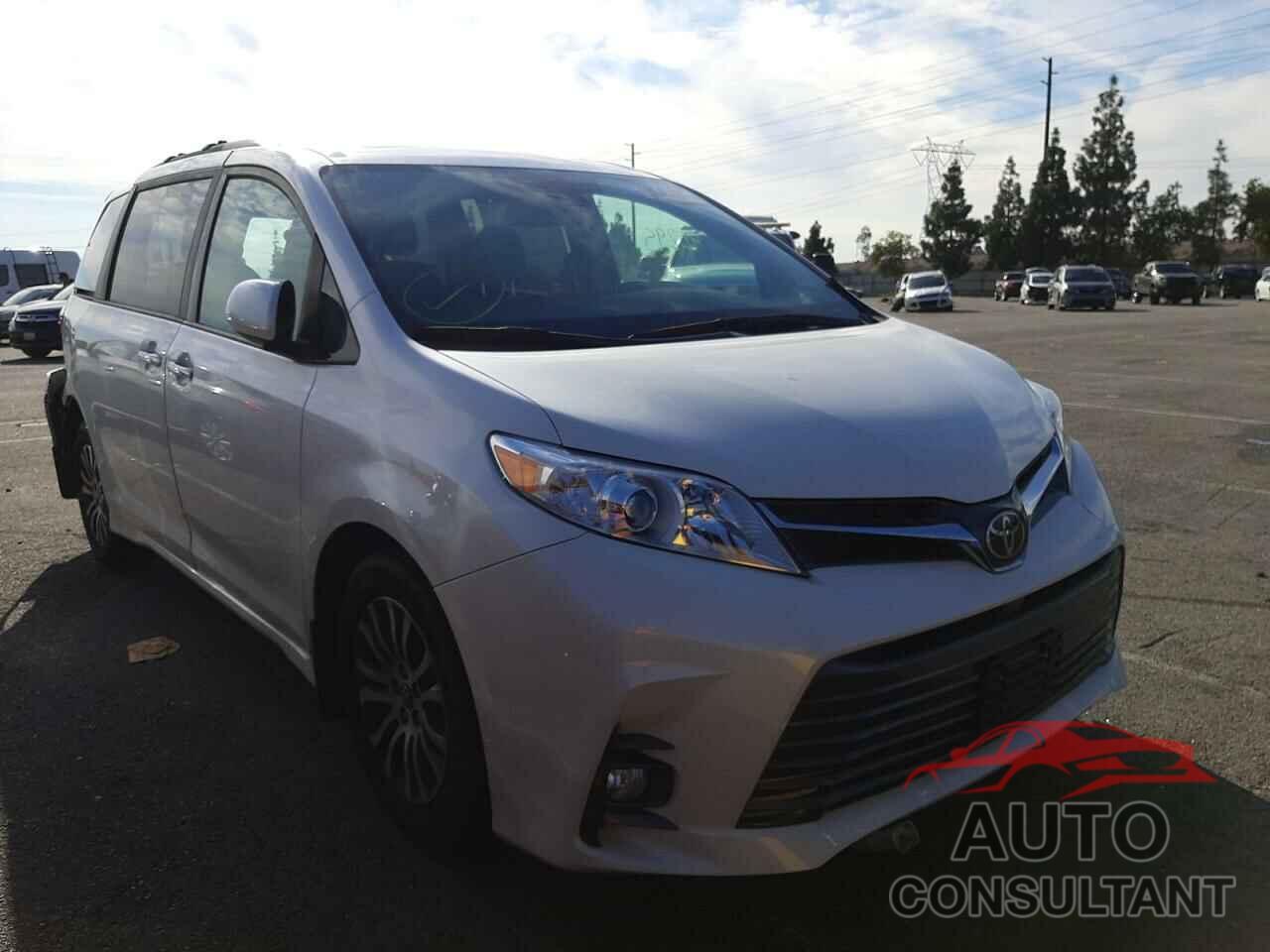 TOYOTA SIENNA 2018 - 5TDYZ3DC1JS939316