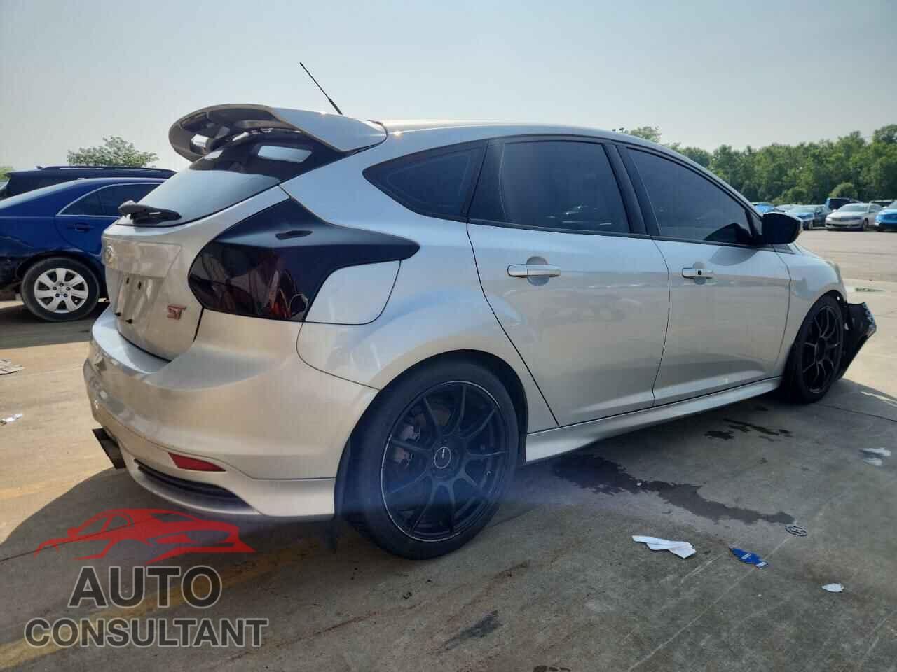 FORD FOCUS 2013 - 1FADP3L92DL196879
