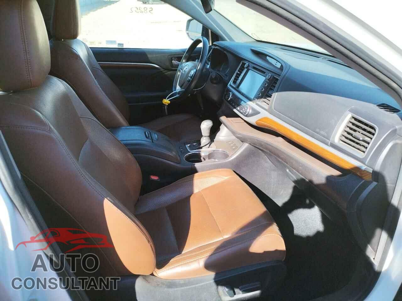 TOYOTA HIGHLANDER 2018 - 5TDDGRFH8JS042316