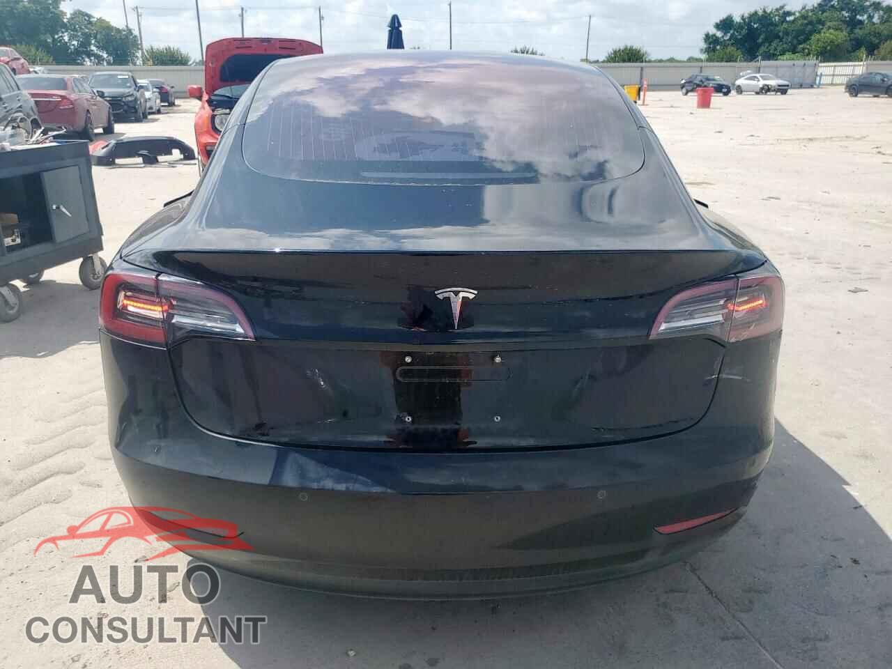 TESLA MODEL 3 2018 - 5YJ3E1EAXJF123457