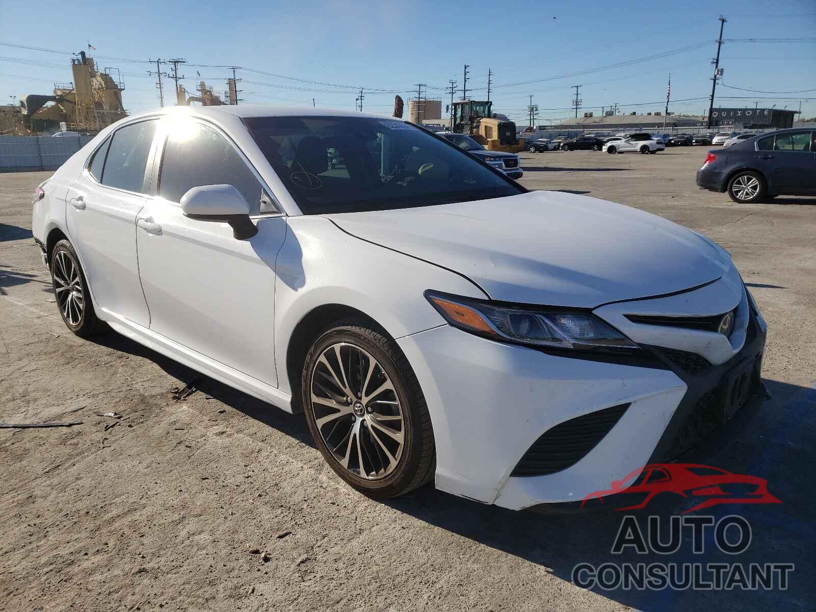 TOYOTA CAMRY 2018 - 4T1B11HK6JU030871