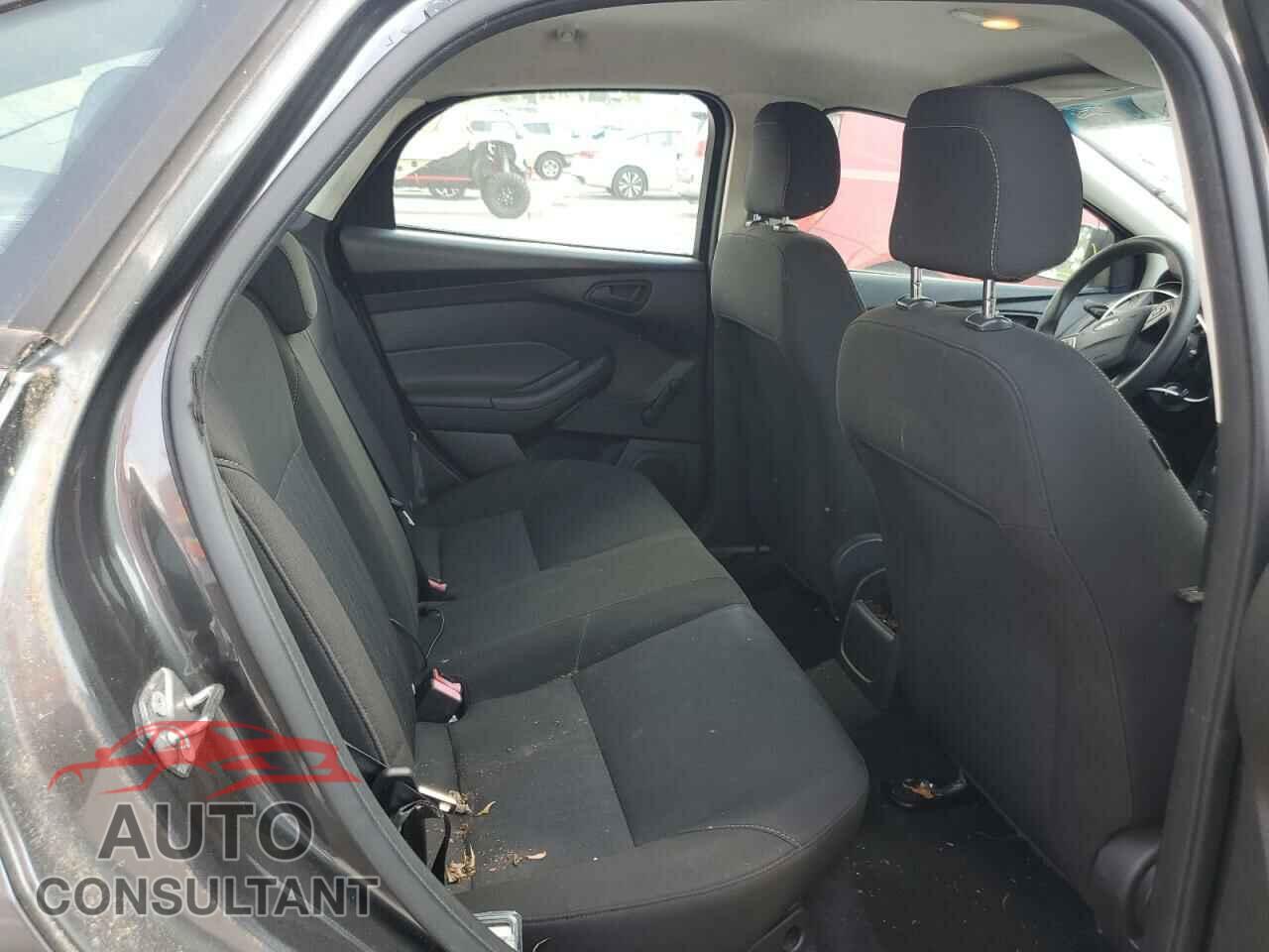 FORD FOCUS 2015 - 1FADP3E20FL248464