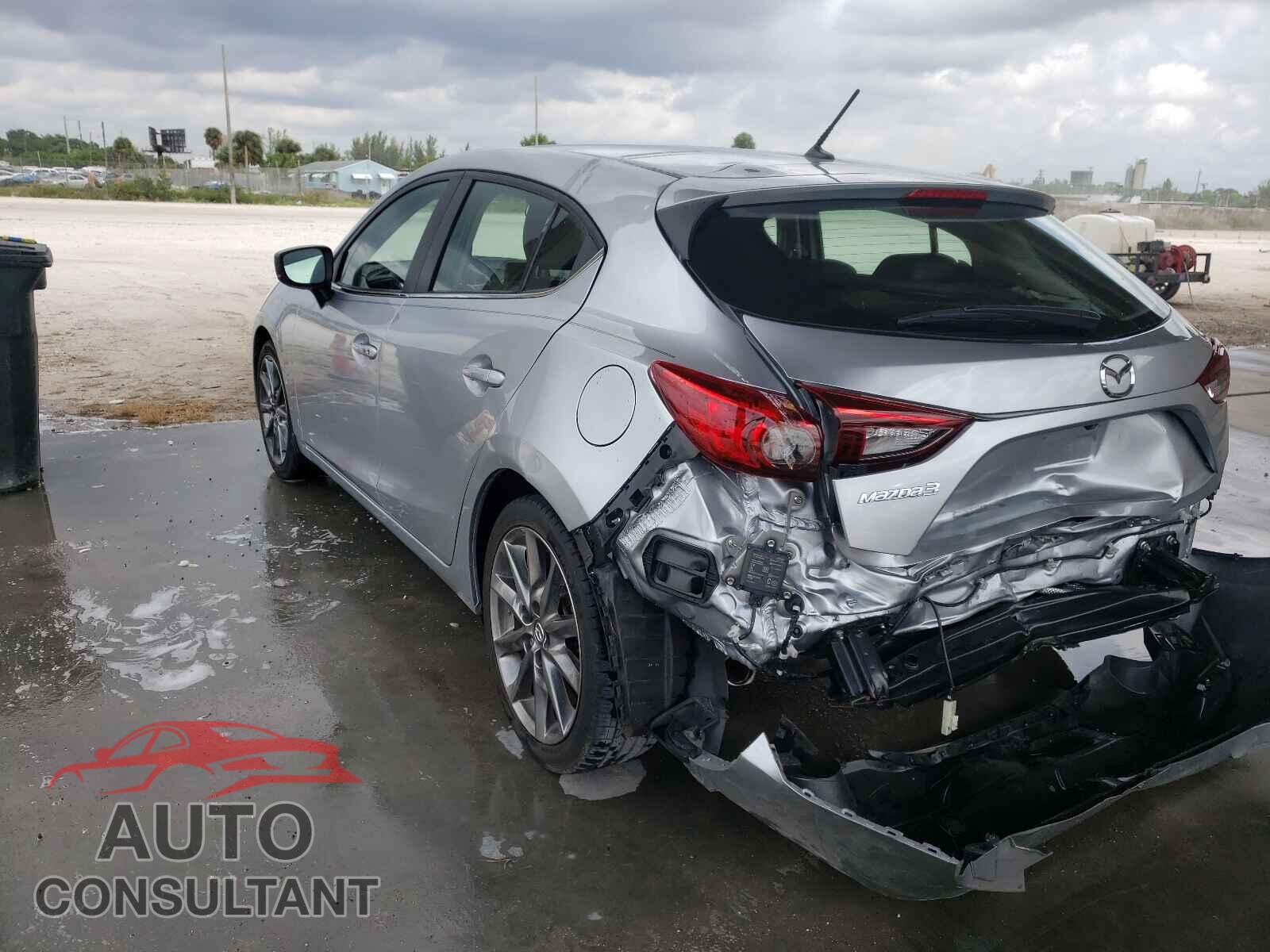MAZDA 3 2018 - 3MZBN1L35JM242588