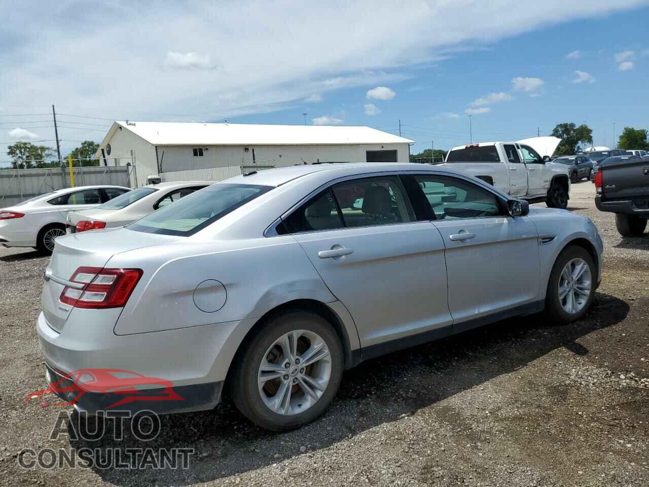 FORD TAURUS 2015 - 1FAHP2D82FG159876