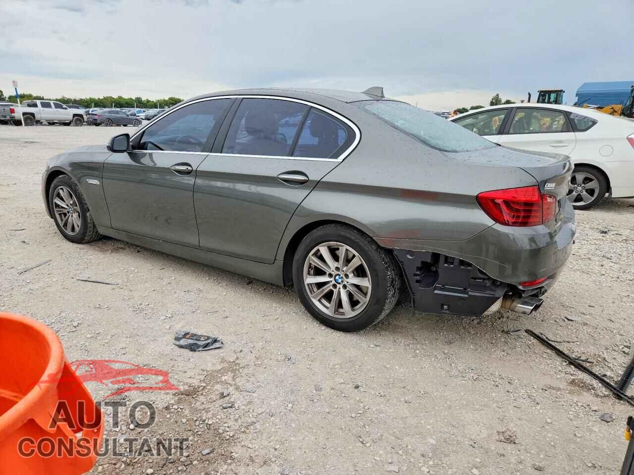 BMW 5 SERIES 2015 - WBA5A5C57FD518404