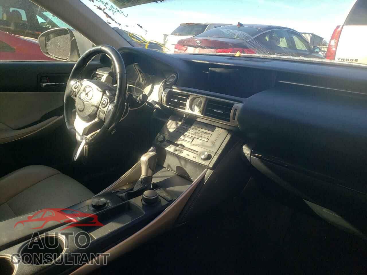 LEXUS IS 2016 - JTHBA1D23G5009018