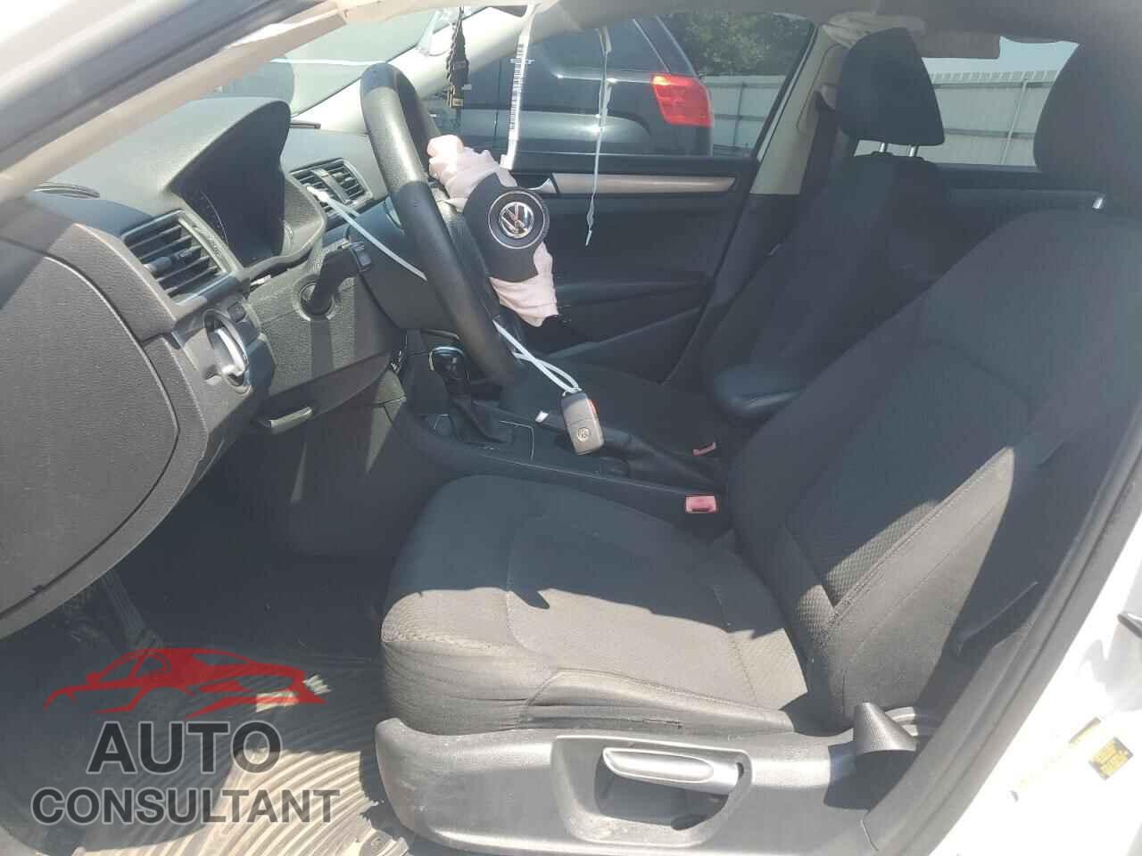 VOLKSWAGEN PASSAT 2014 - 1VWAT7A33EC038323