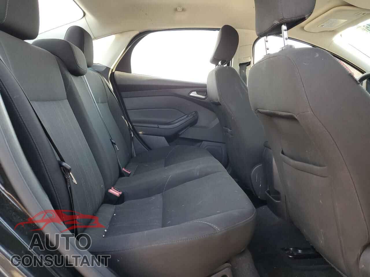 FORD FOCUS 2015 - 1FADP3F28FL271053