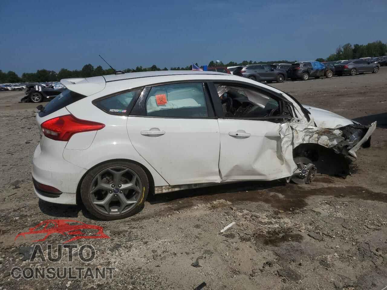 FORD FOCUS 2016 - 1FADP3L96GL368156