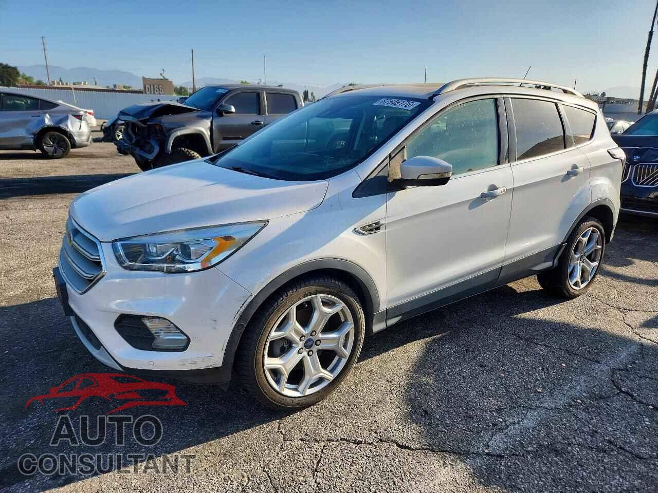 FORD ESCAPE 2018 - 1FMCU0J92JUC48898