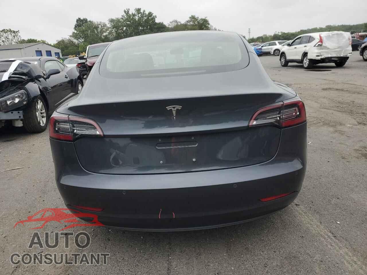 TESLA MODEL 3 2018 - 5YJ3E1EA9JF023835