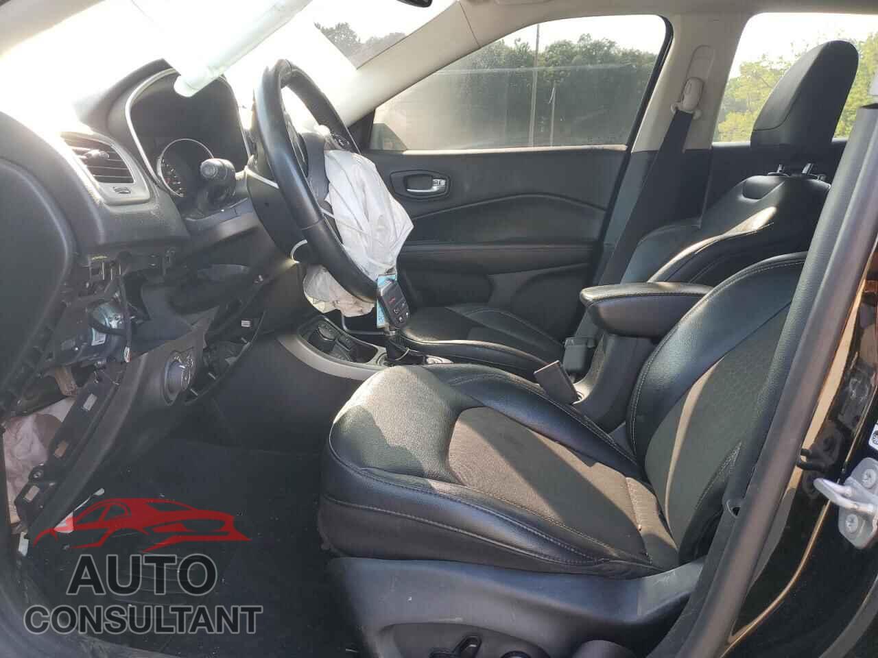 JEEP COMPASS 2019 - 3C4NJDBB0KT661252