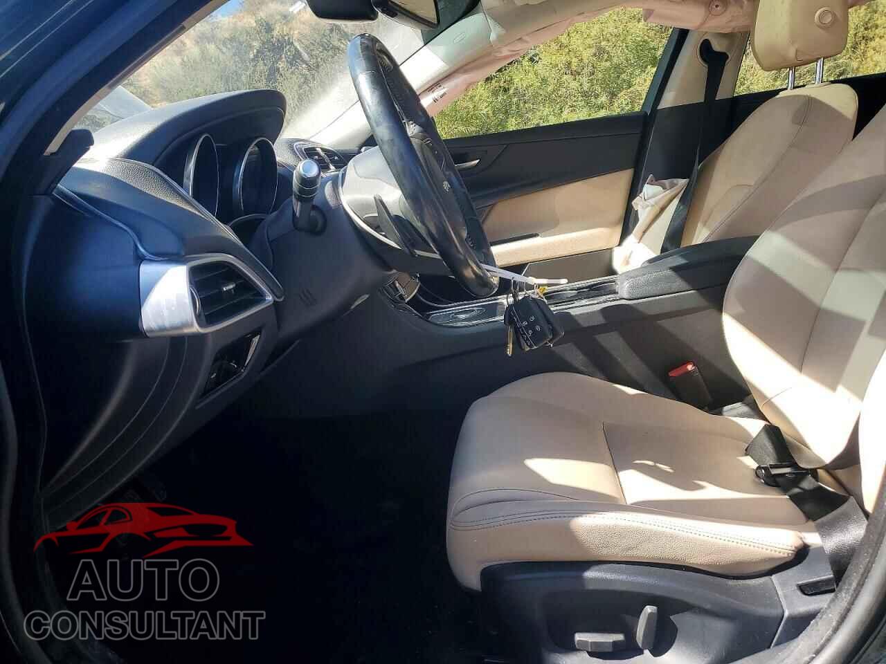 JAGUAR XE 2017 - SAJAJ4BV2HCP16265