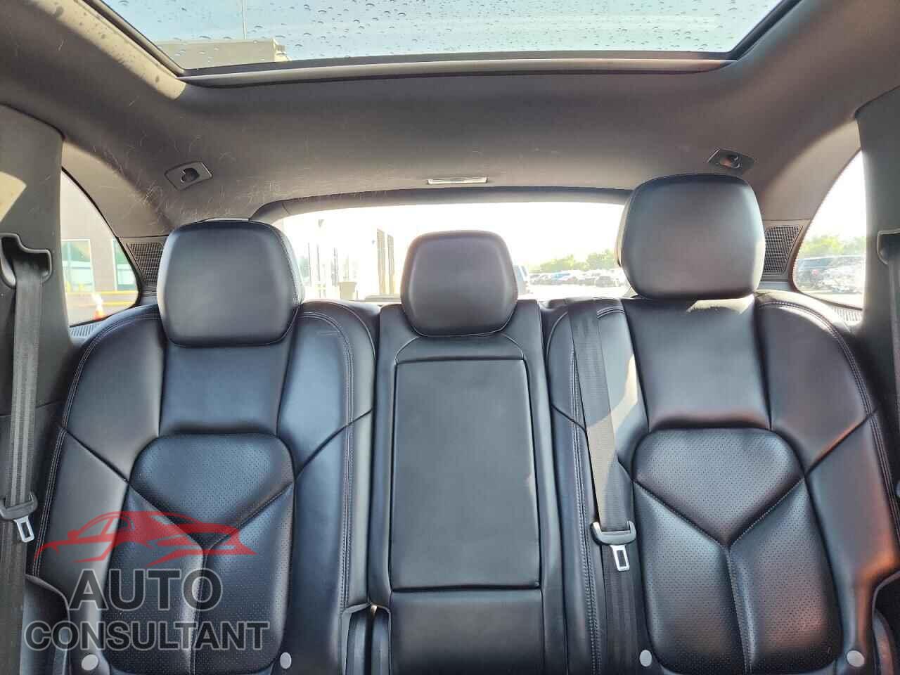 PORSCHE CAYENNE 2017 - WP1AB2A25HLA51626
