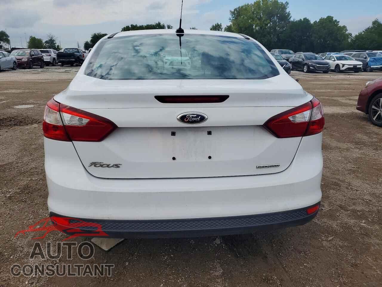 FORD FOCUS 2013 - 1FADP3E2XDL149907