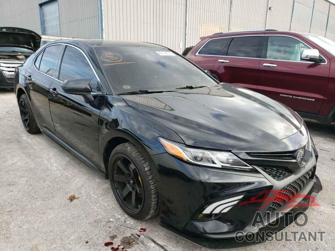 TOYOTA CAMRY 2018 - 4T1B11HK3JU614581