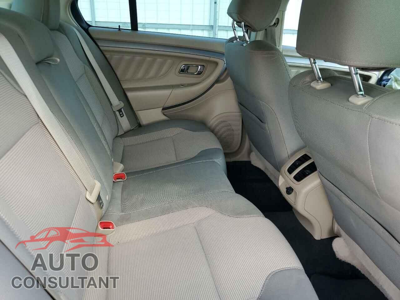 FORD TAURUS 2017 - 1FAHP2E86HG118720