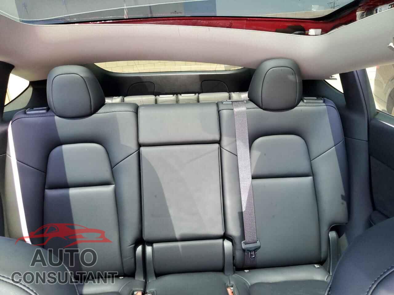 TESLA MODEL Y 2024 - 7SAYGAEE2RF149259