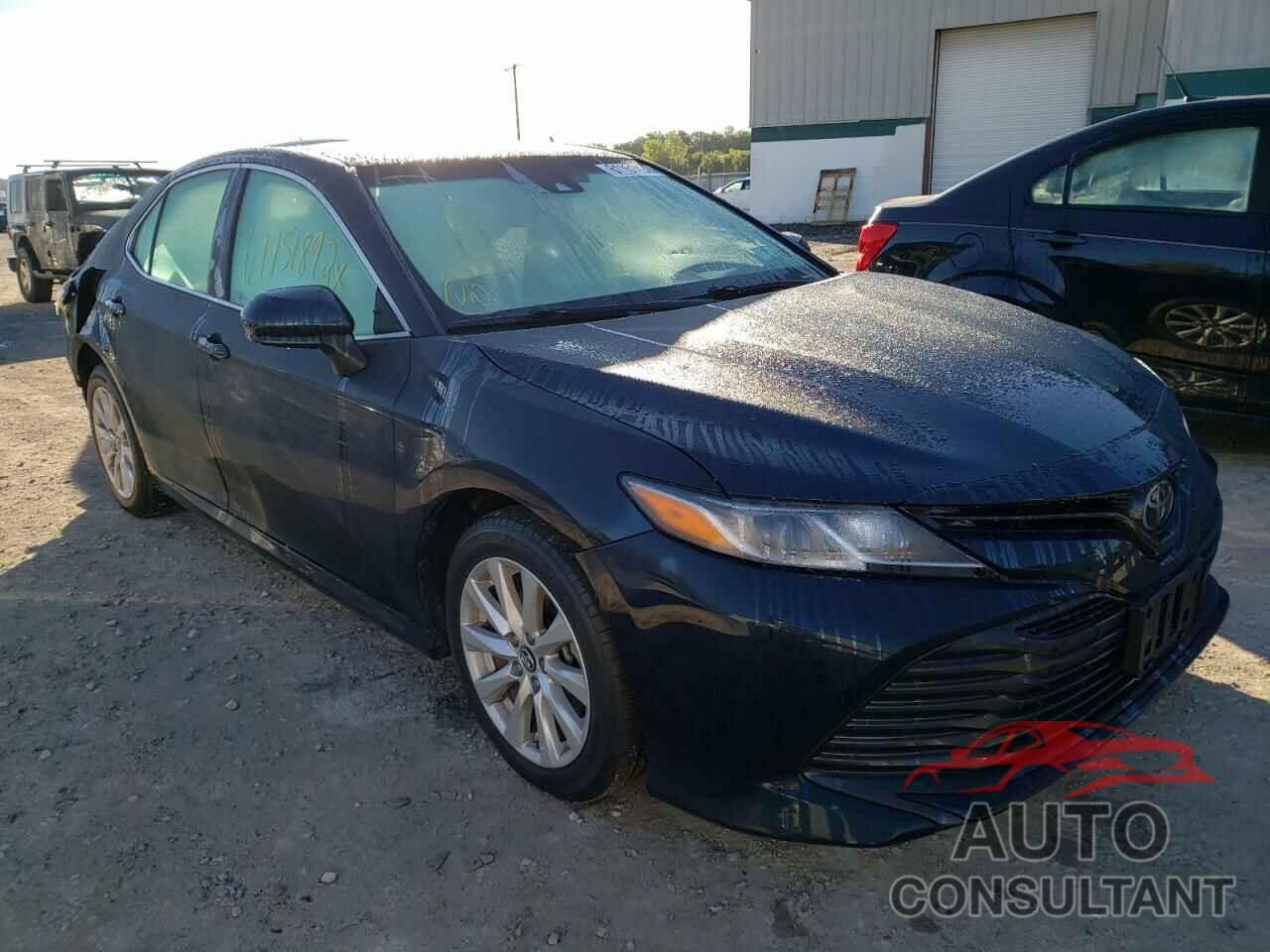 TOYOTA CAMRY 2018 - 4T1B11HK1JU668204