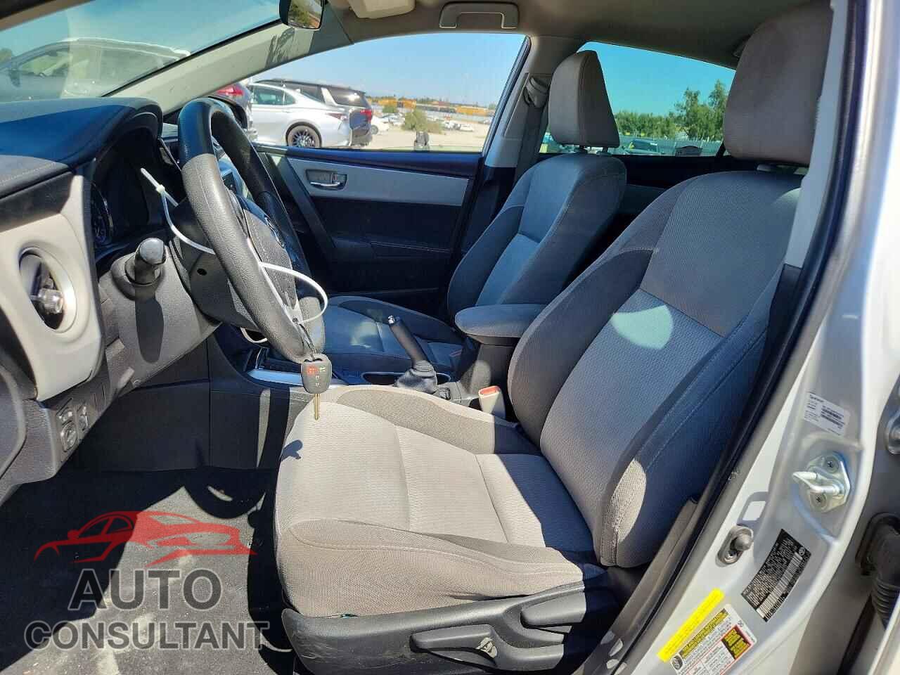 TOYOTA COROLLA 2017 - 5YFBURHE2HP676632