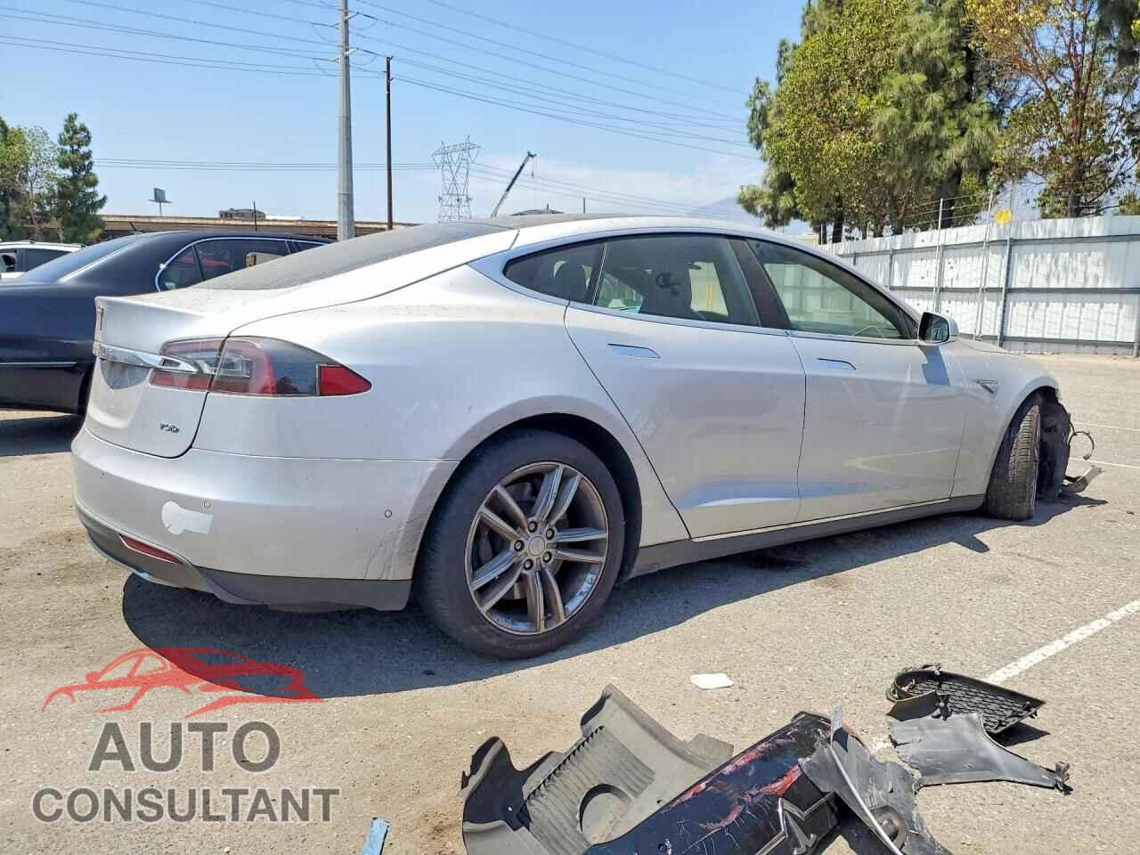 TESLA MODEL S 2015 - 5YJSA1E28FF117373