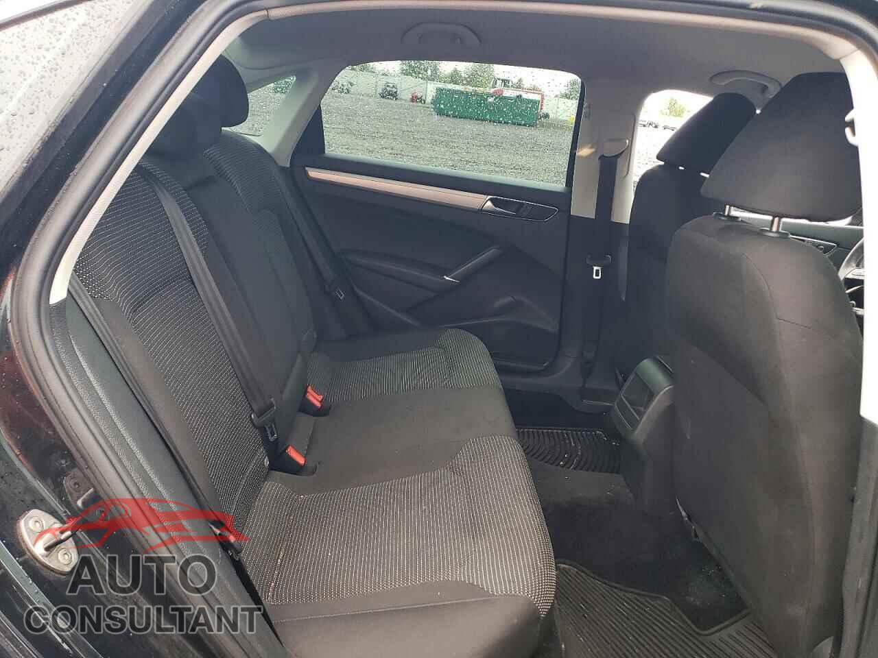VOLKSWAGEN PASSAT 2017 - 1VWAT7A33HC009487