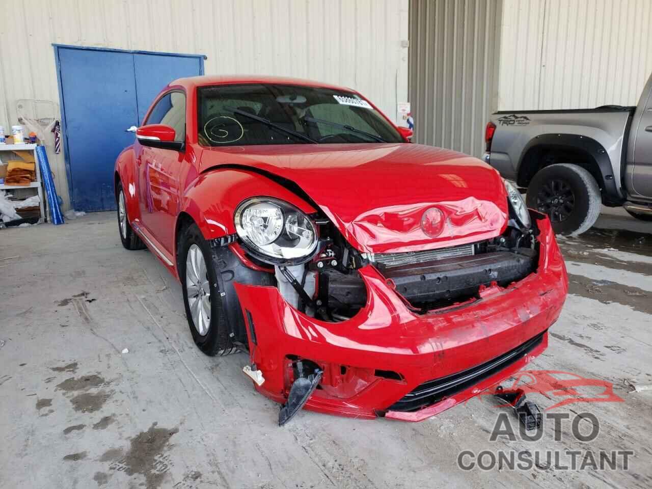VOLKSWAGEN BEETLE 2019 - 3VWFD7ATXKM710763