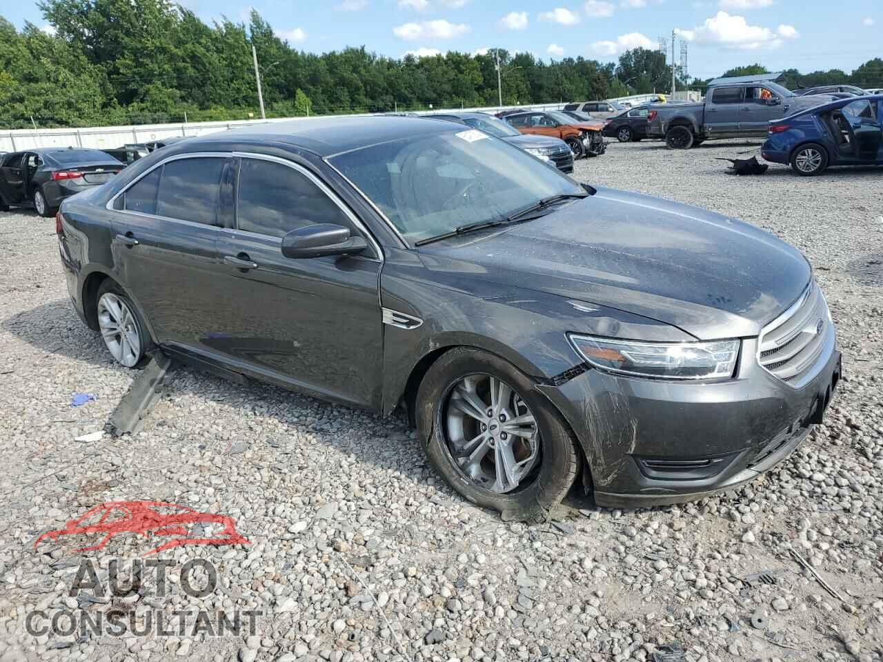 FORD TAURUS 2018 - 1FAHP2E82JG105663