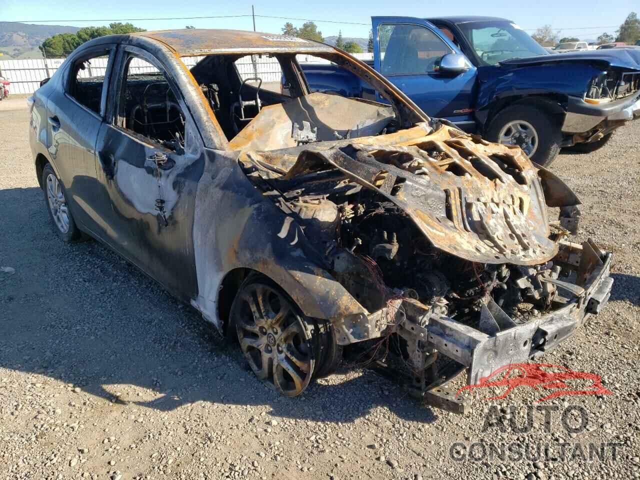TOYOTA YARIS 2017 - 3MYDLBYV6HY147379