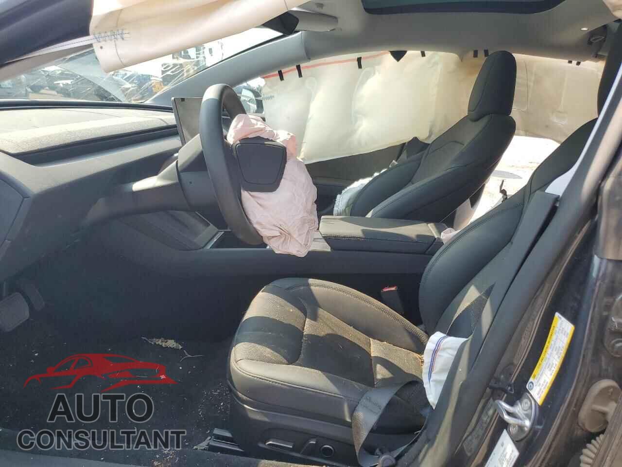 TESLA MODEL 3 2025 - 5YJ3E1EA5SF004409