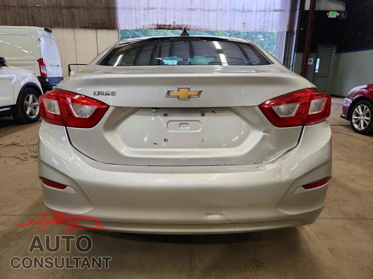 CHEVROLET CRUZE 2017 - 3G1BC5SM2HS565876