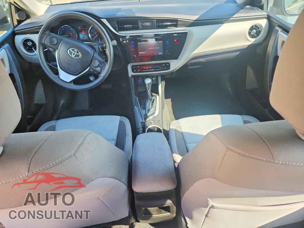 TOYOTA COROLLA 2018 - 5YFBURHE6JP819829