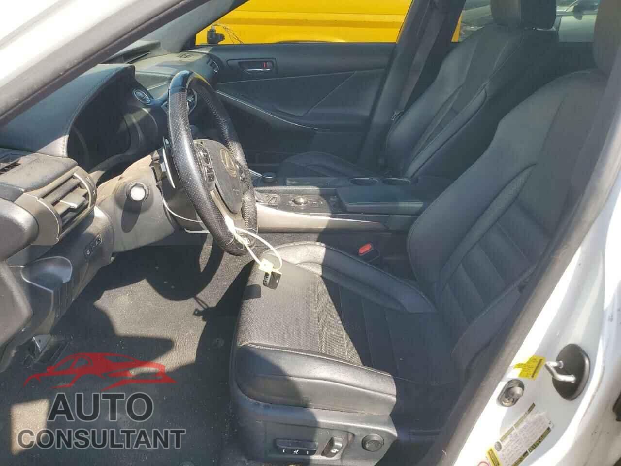 LEXUS IS 2016 - JTHBA1D20G5023278