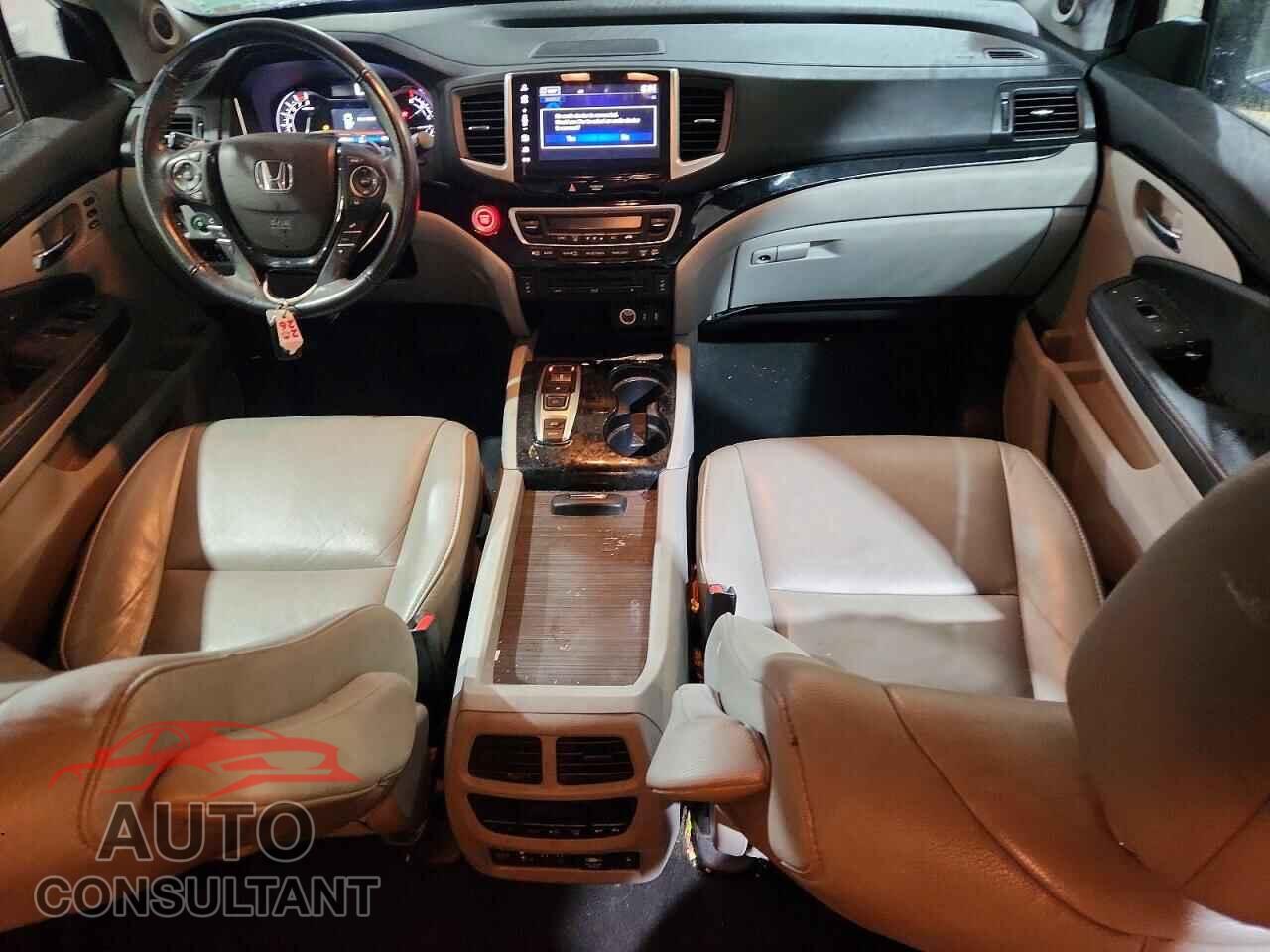 HONDA PILOT 2017 - 5FNYF6H99HB048343