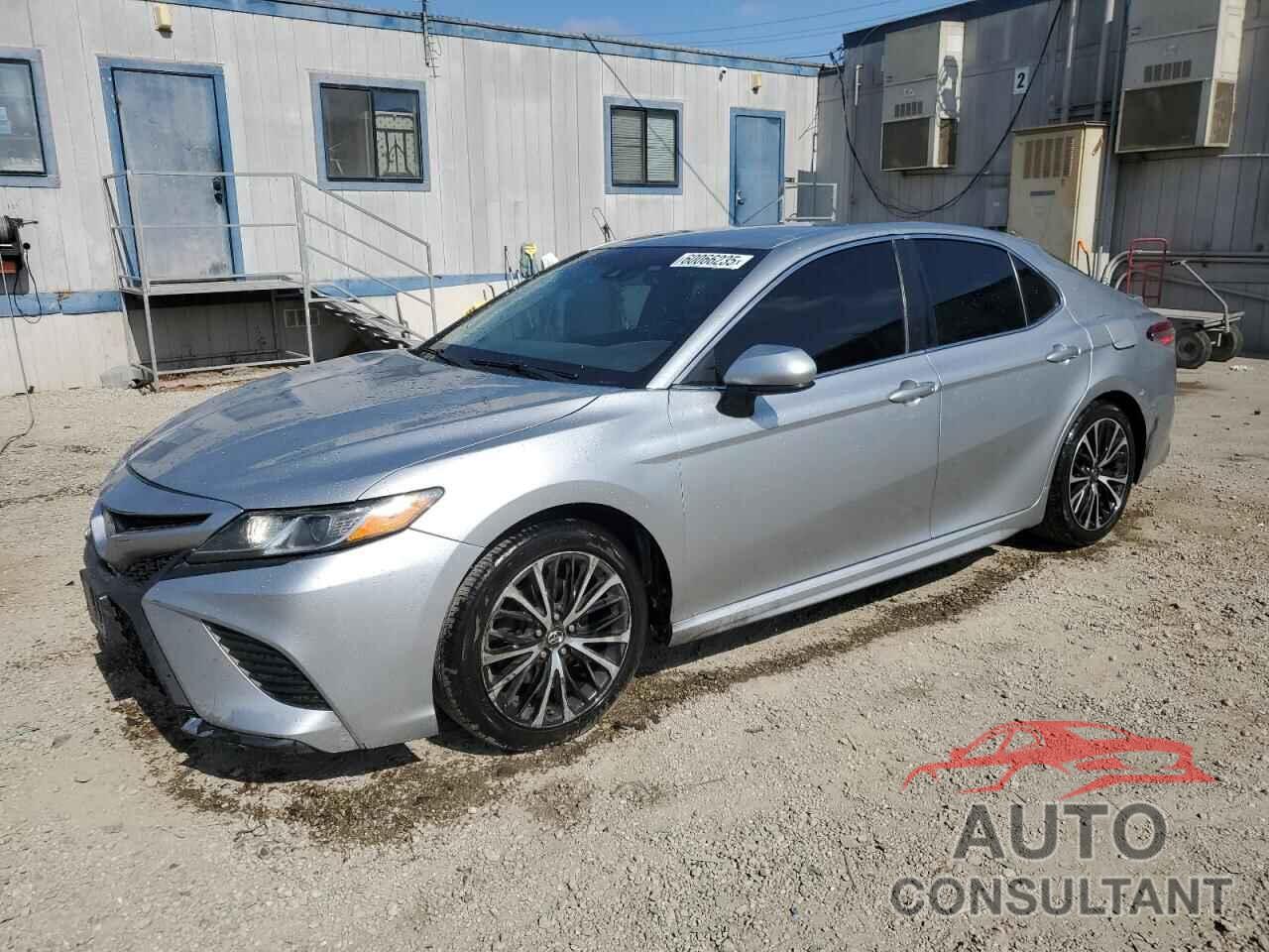 TOYOTA CAMRY 2018 - 4T1B11HK6JU109277