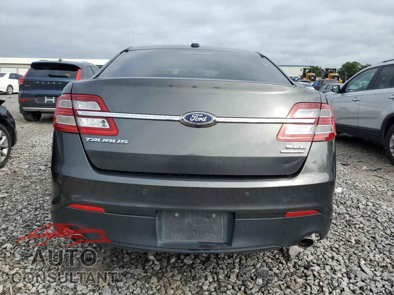 FORD TAURUS 2018 - 1FAHP2E89JG114022