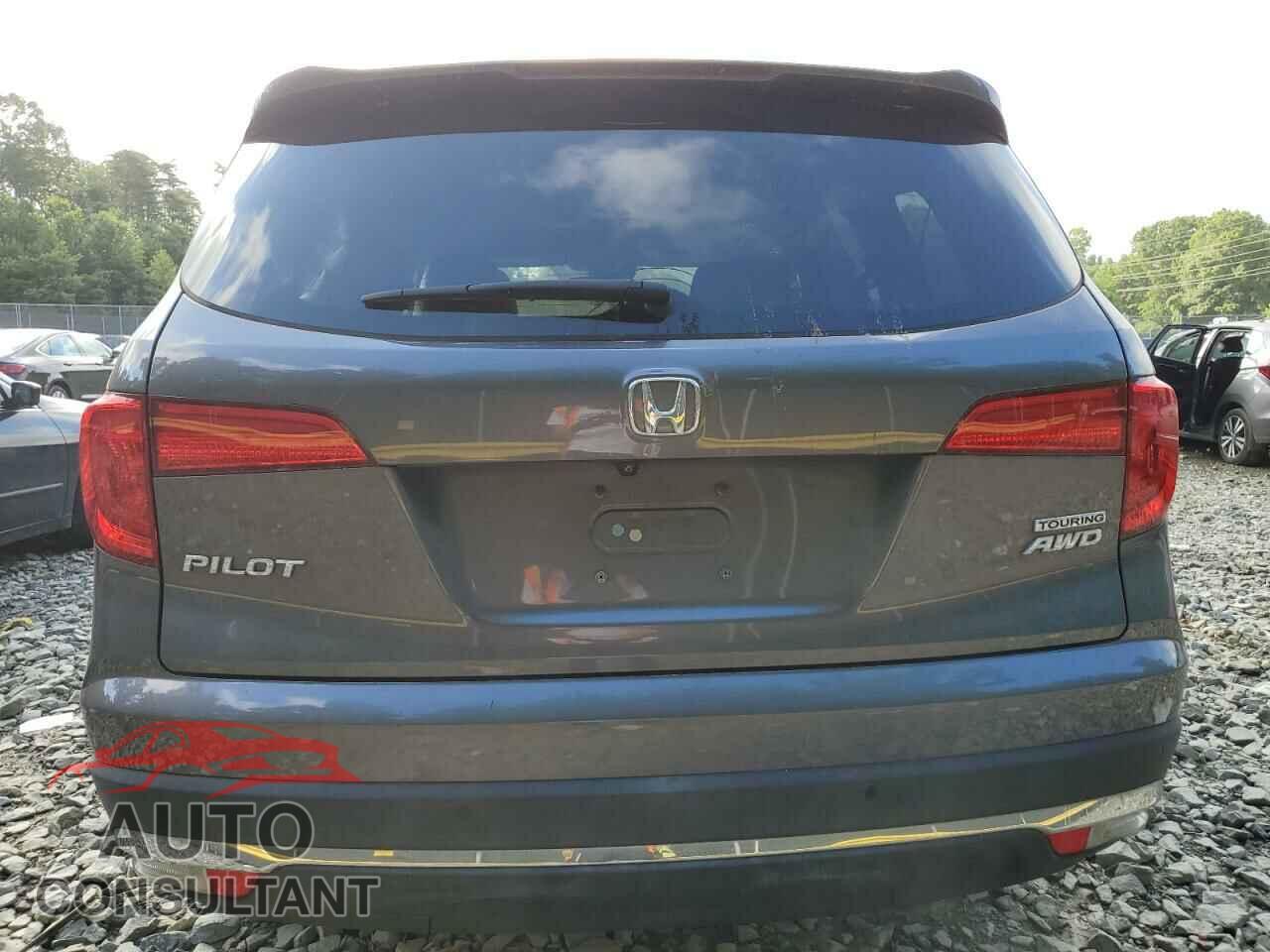 HONDA PILOT 2017 - 5FNYF6H94HB018618