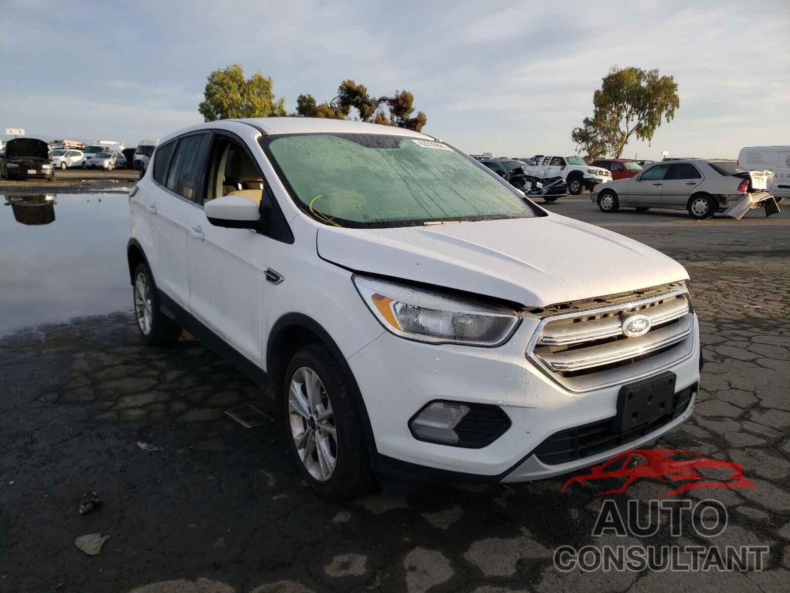 FORD ESCAPE 2017 - 1FMCU0GD8HUA52681
