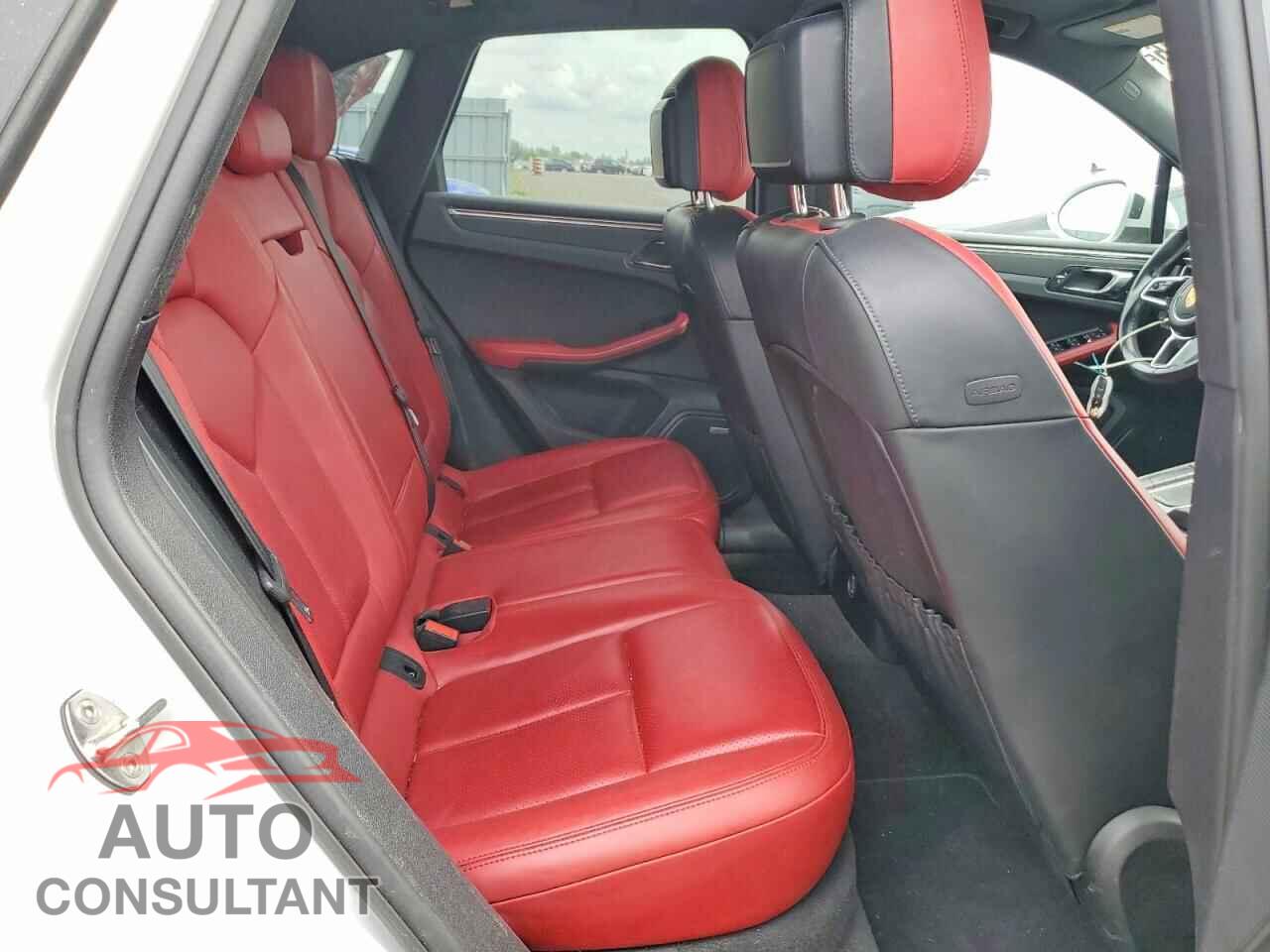 PORSCHE MACAN 2018 - WP1AA2A54JLB11351