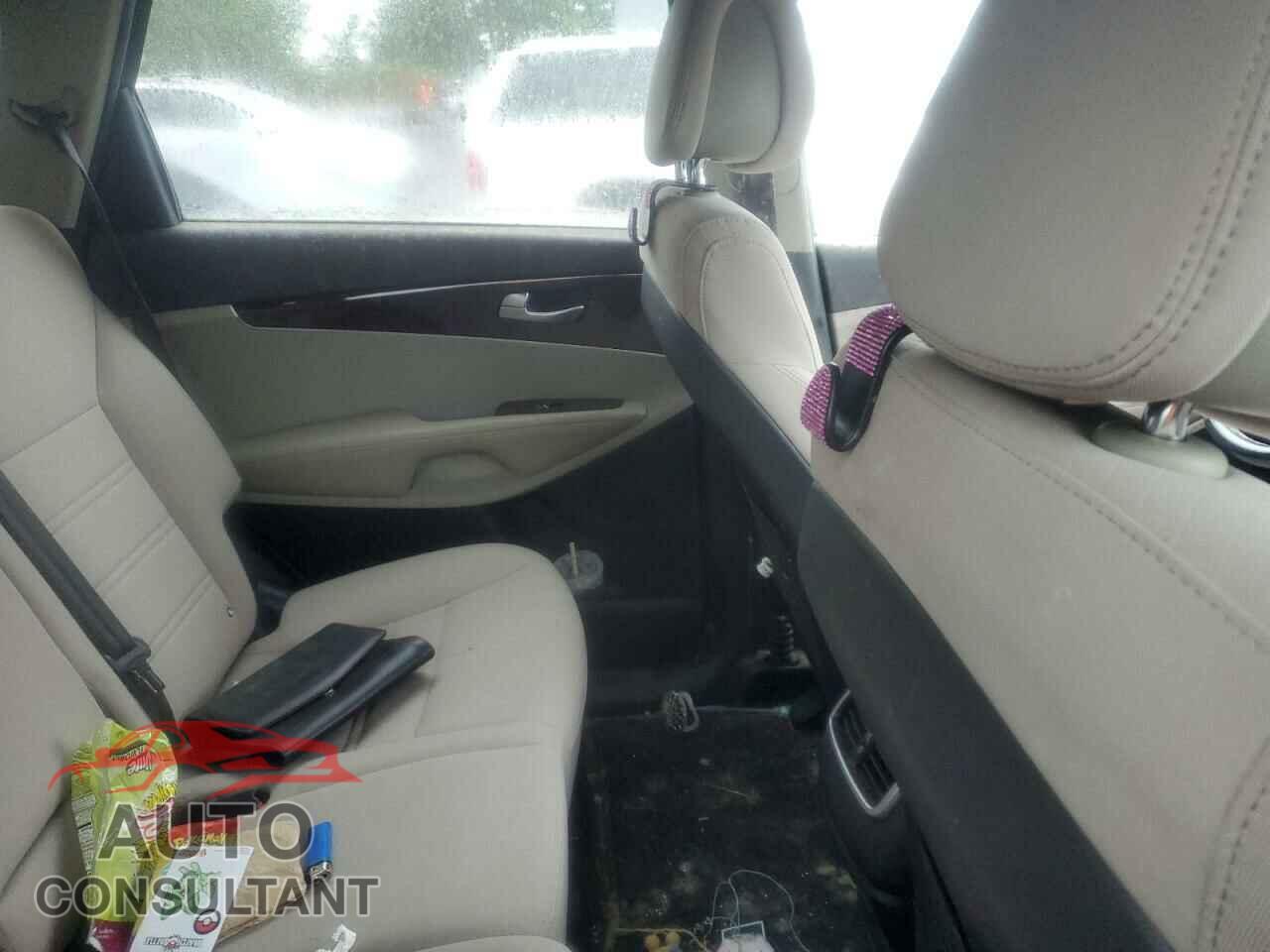 KIA SORENTO 2016 - 5XYPGDA34GG044405