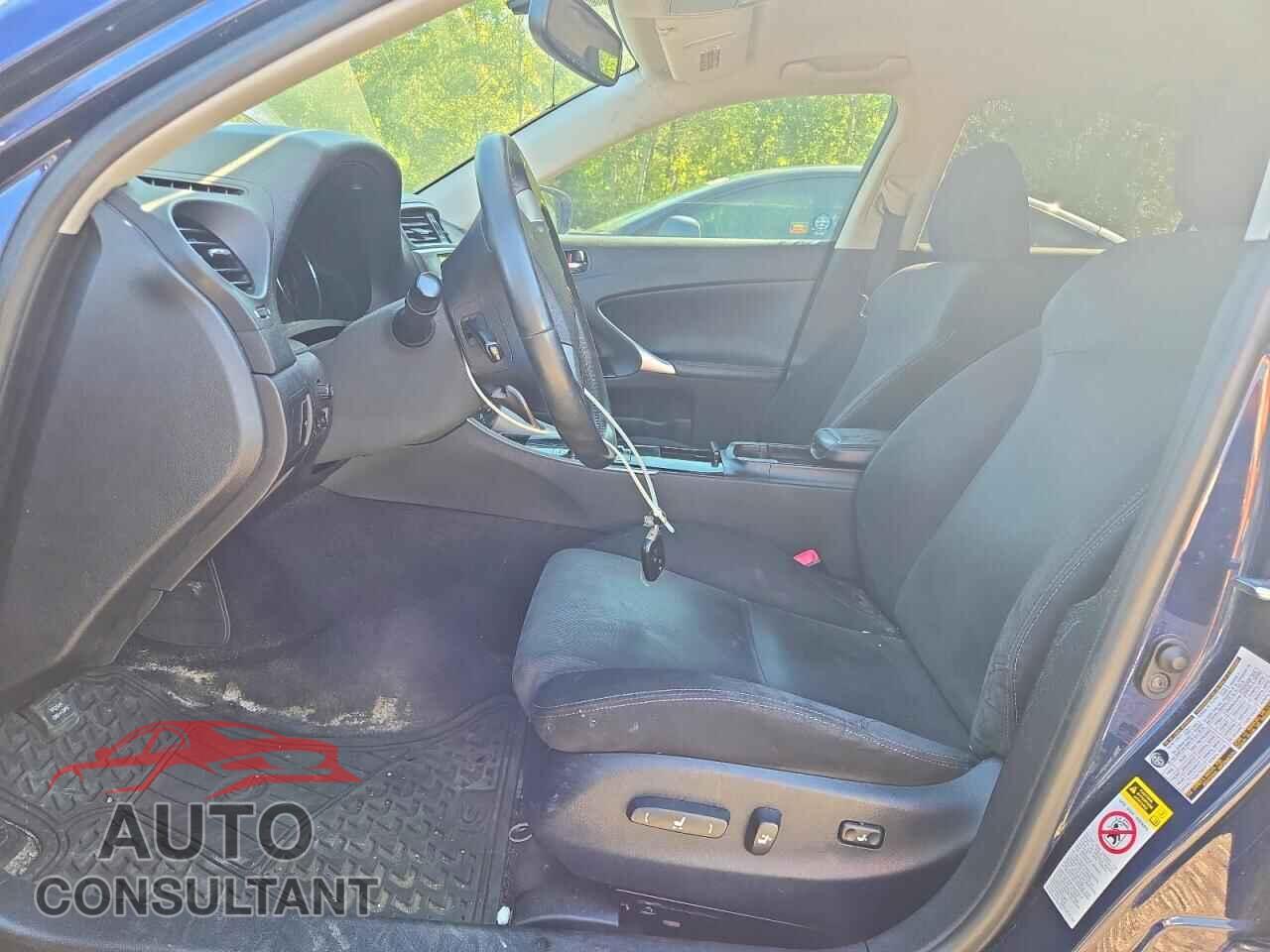 LEXUS IS 2011 - JTHCF5C24B5048613