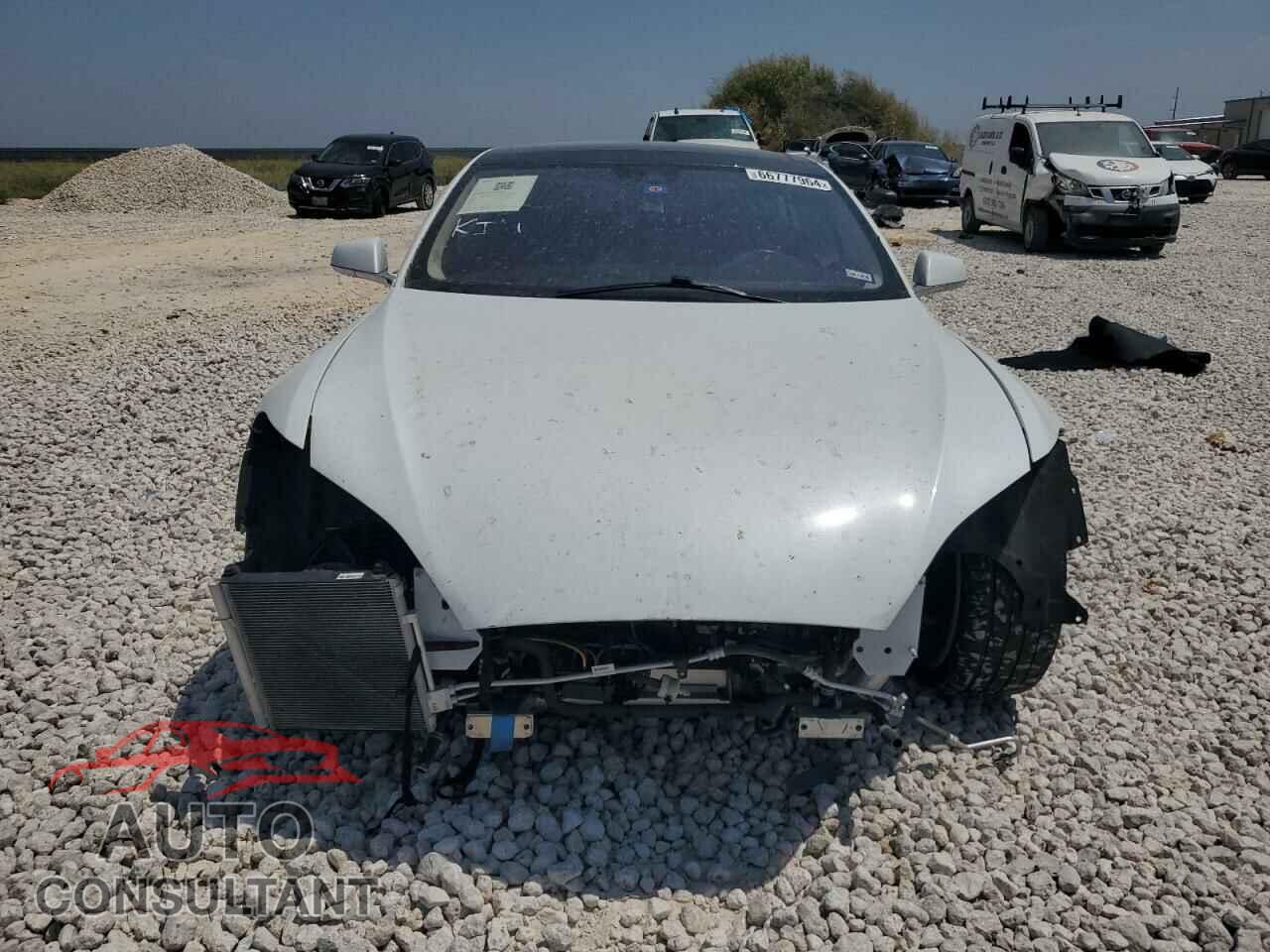 TESLA MODEL S 2015 - 5YJSA1H2XFF084856