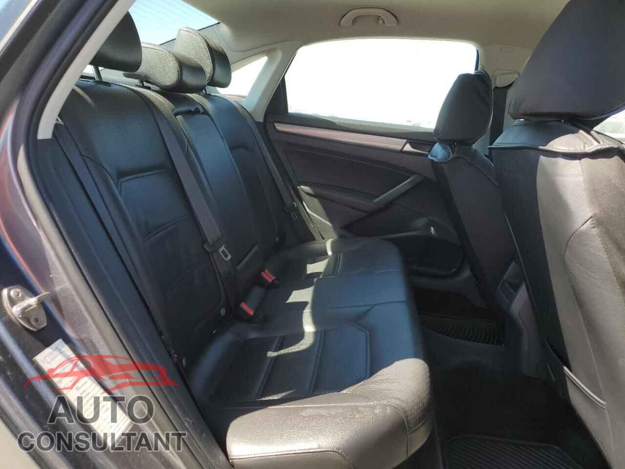 VOLKSWAGEN PASSAT 2015 - 1VWAT7A30FC058790
