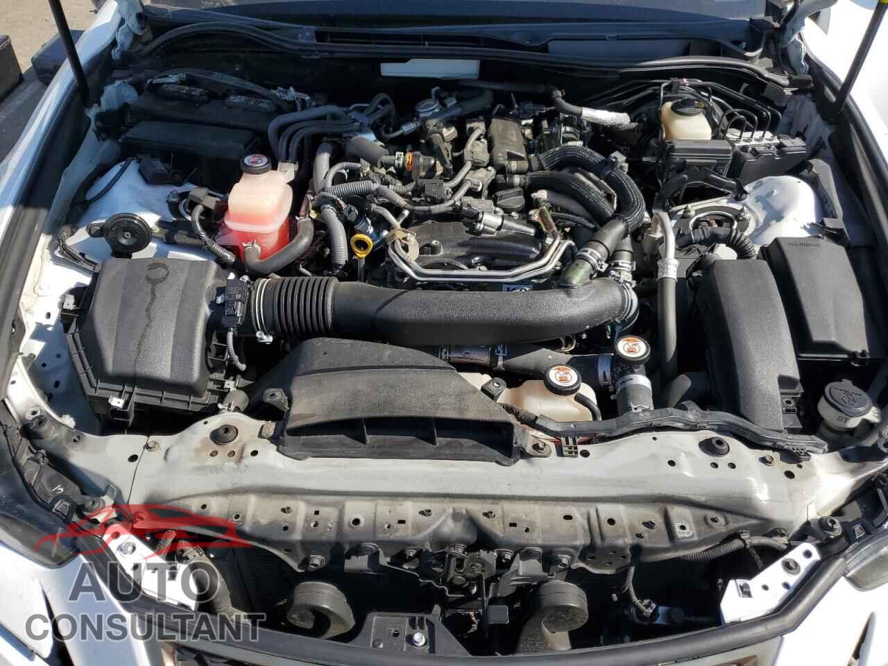 LEXUS IS 2017 - JTHBA1D26H5052933